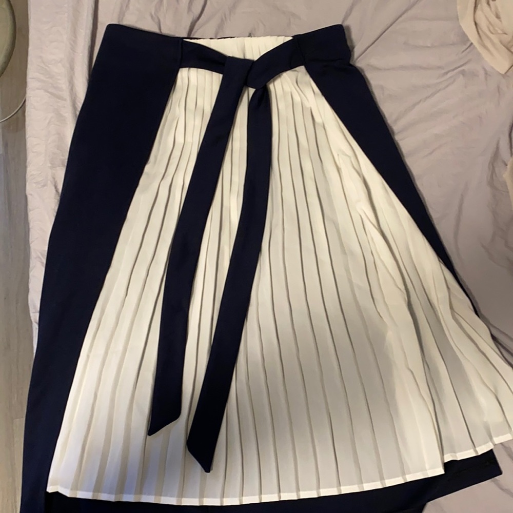Women’s white blue size s pleaded front skirt
